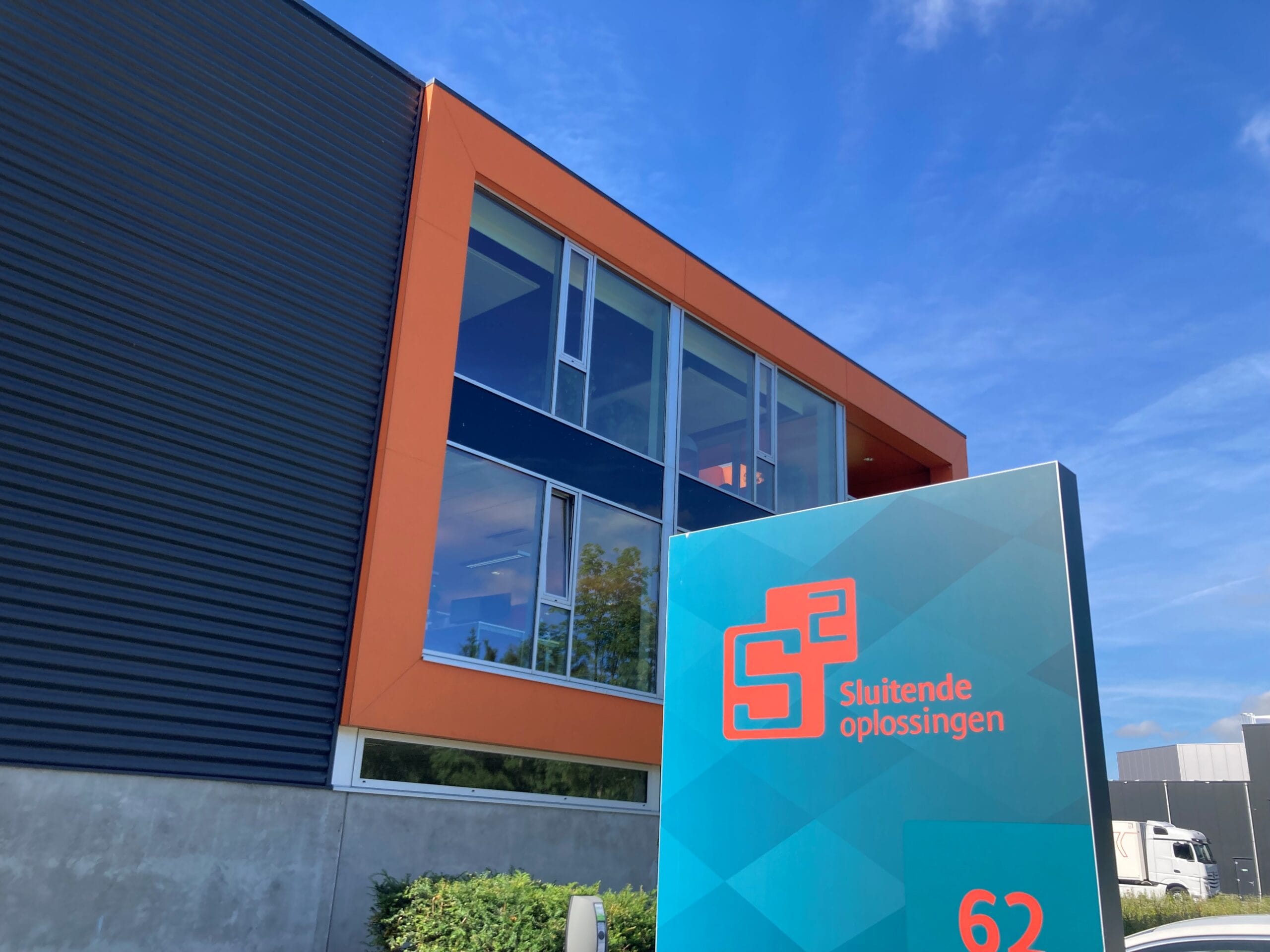 S2-hang-en-sluitwerk-fabrikant-groothandel